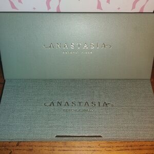 Anastasia Beverly Hills Eyeshadow Palette